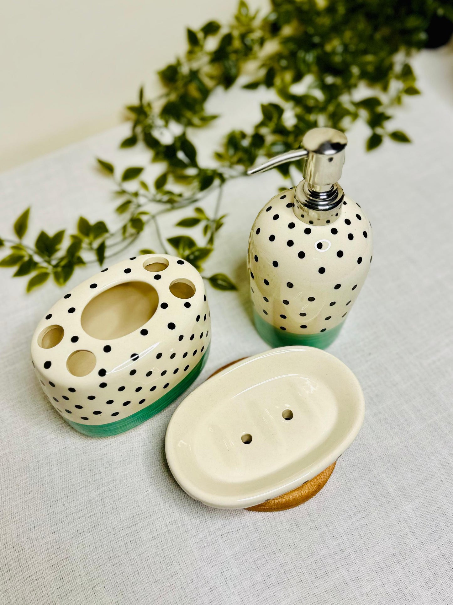 Retro Polka Dot & Teal 3-Piece Ceramic Bathroom Set