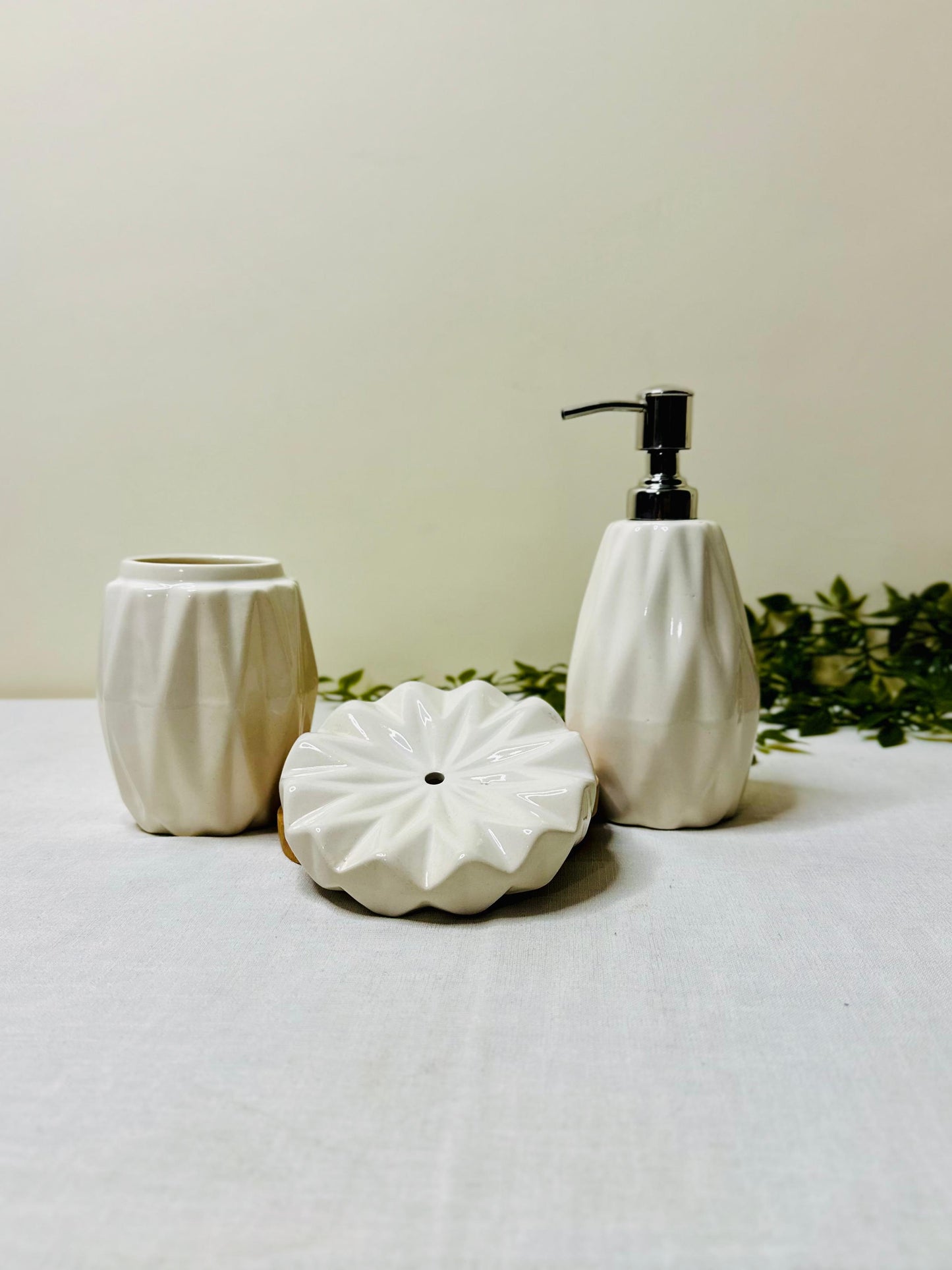 Modern Geometric 3-Piece Ceramic Bathroom Set