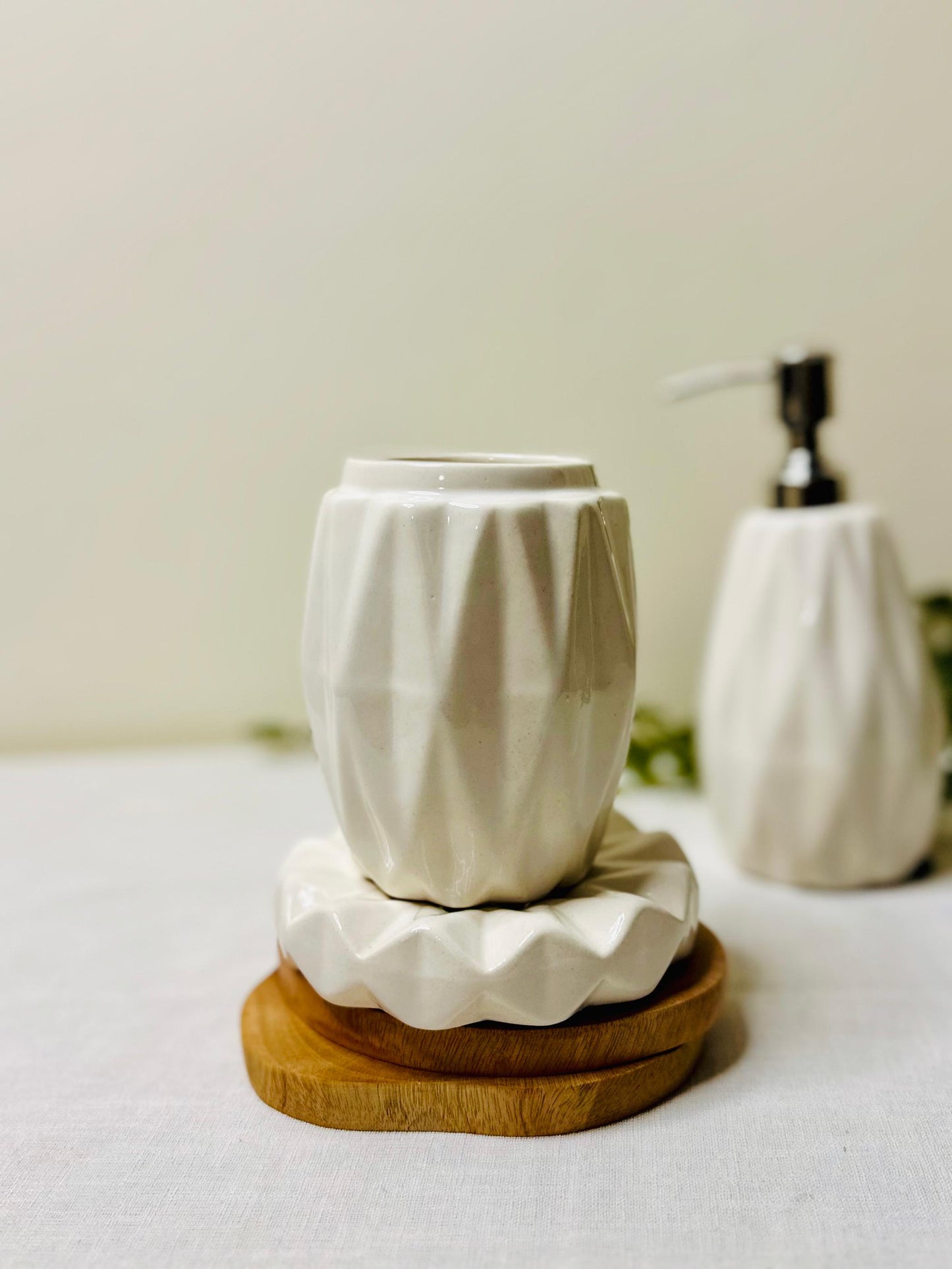 Modern Geometric 3-Piece Ceramic Bathroom Set