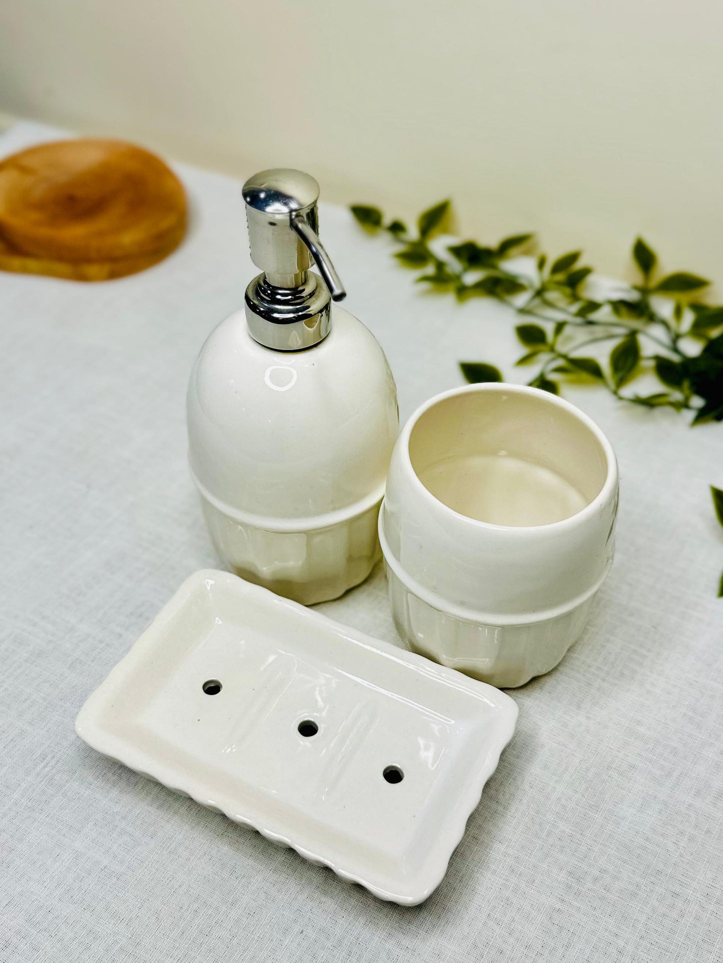 Classic Ribbed 3-Piece Ceramic Bathroom Set