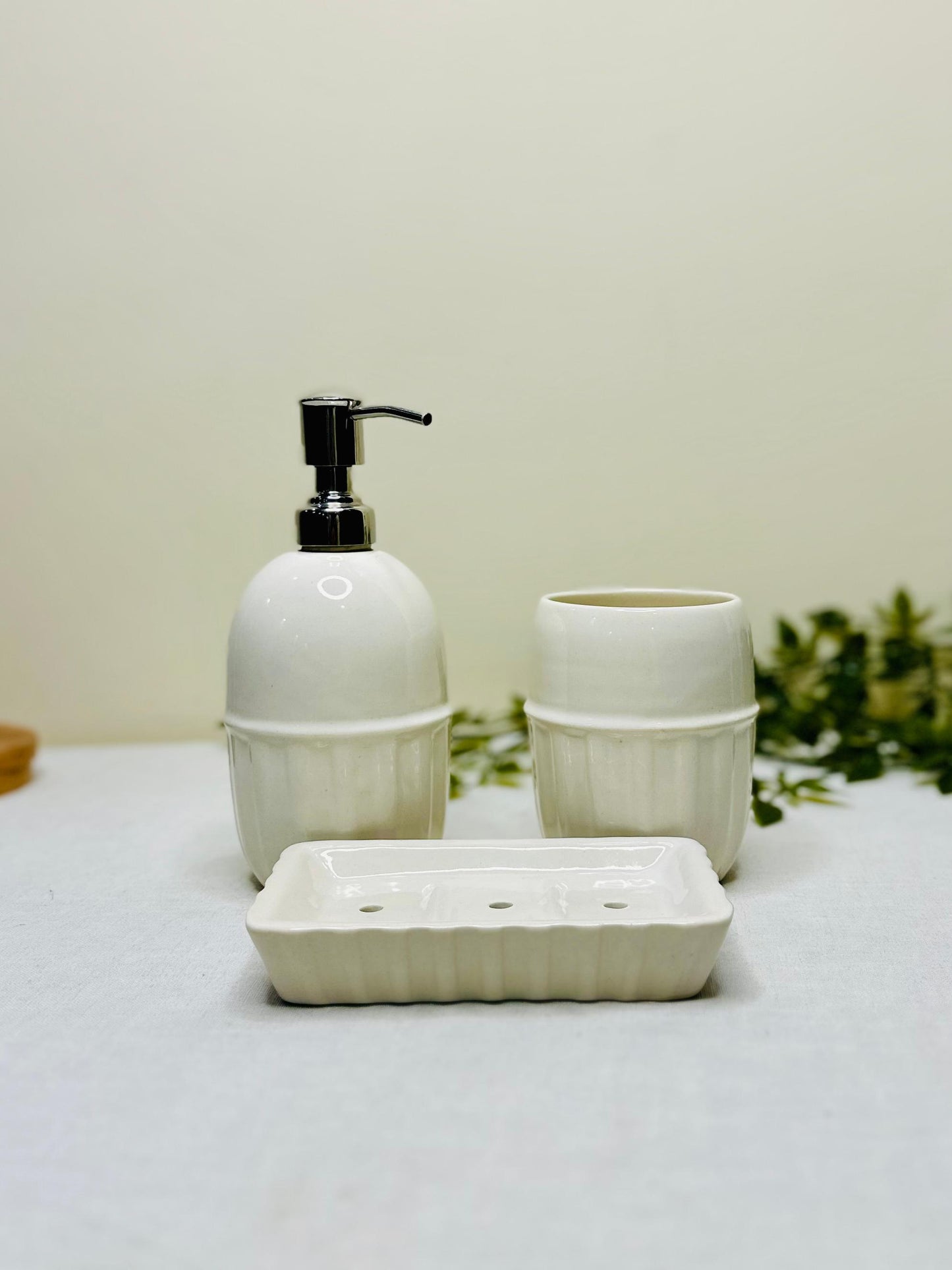 Classic Ribbed 3-Piece Ceramic Bathroom Set